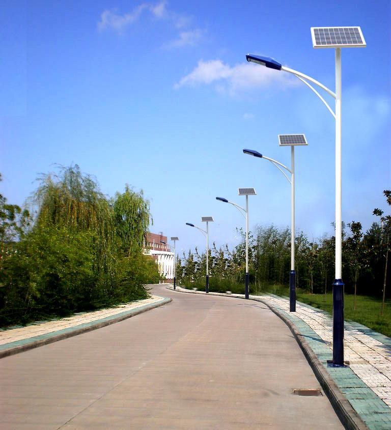 新聞：LED太陽能路燈與普通路燈成本對比