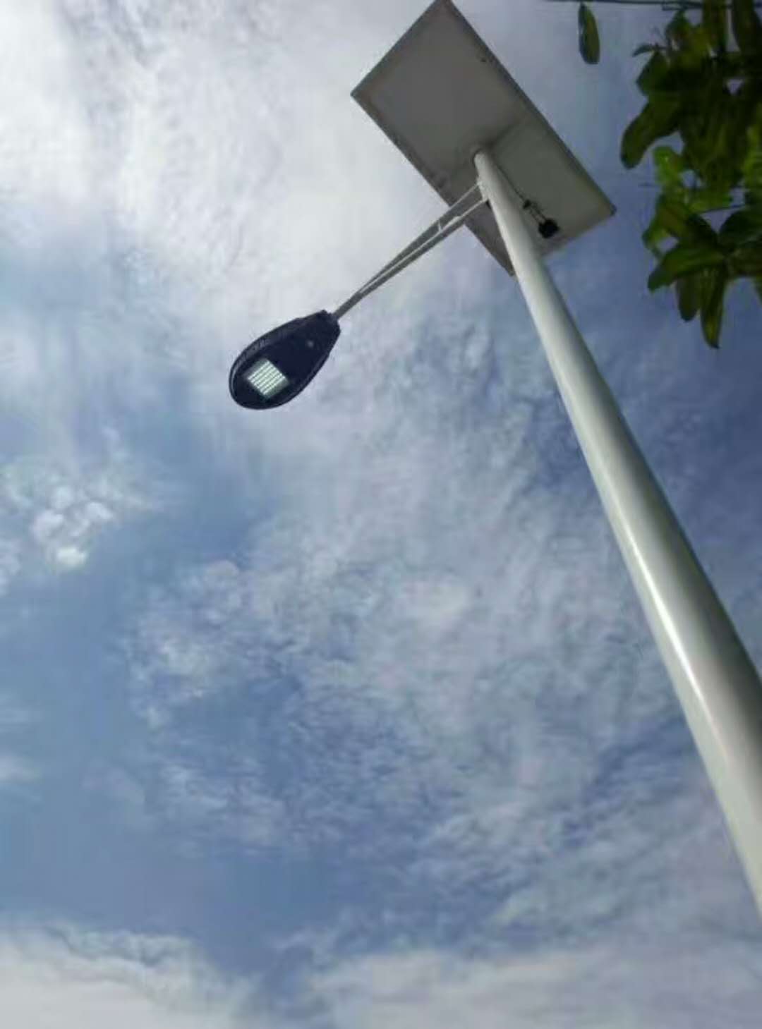 河南省南陽市88套農村太陽能路燈工程完工啦!